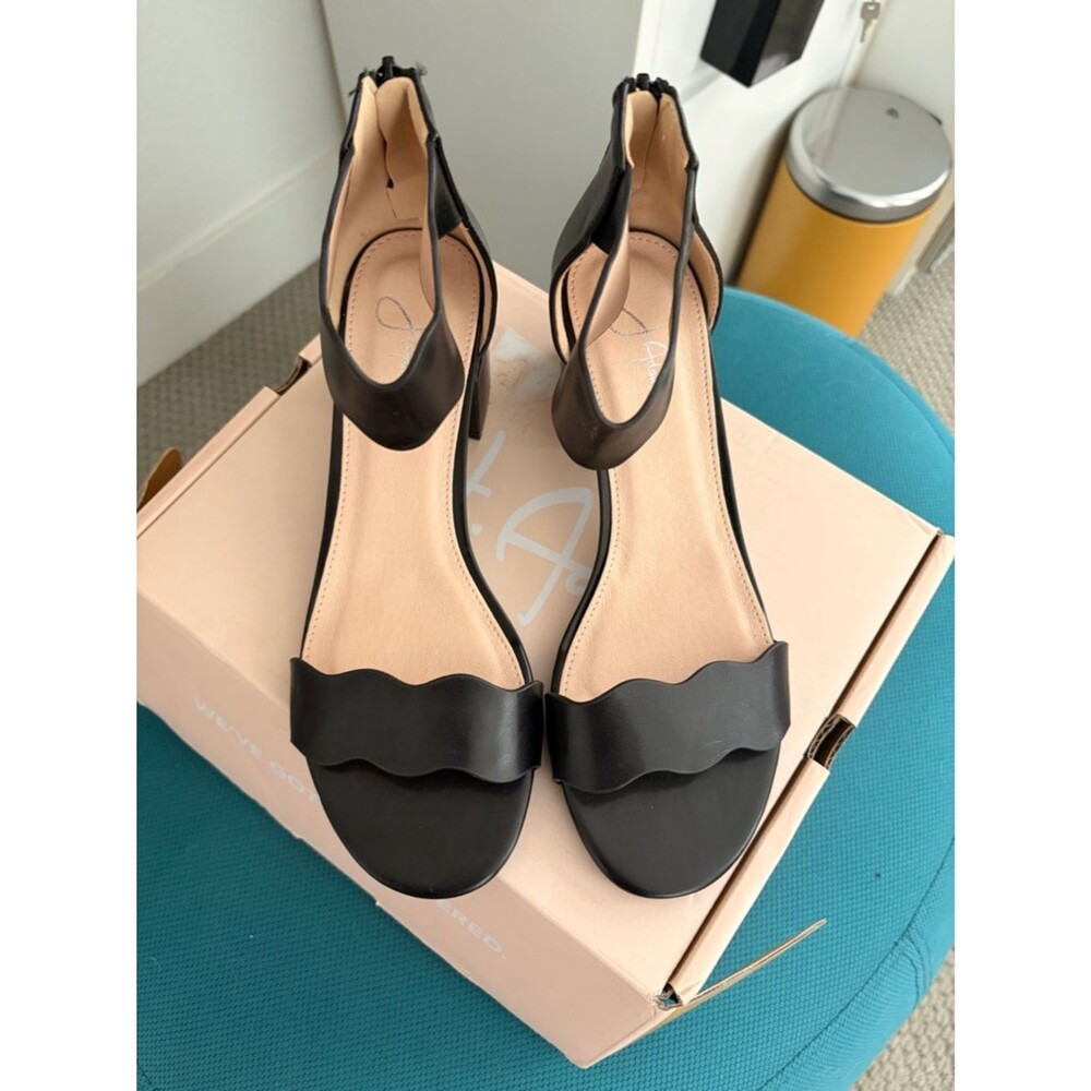 Black Ankle-Strap Wavy Sandals